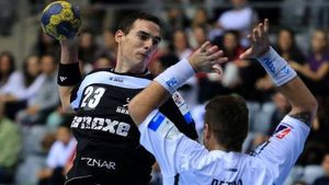 CSA Steaua schimbă rândurile la handbal! Clubul din Ghencea a transferat un inter stânga din naționala Bosniei și cinci jucători de la CSM București. Alte trei achiziții sunt în curs de finalizare