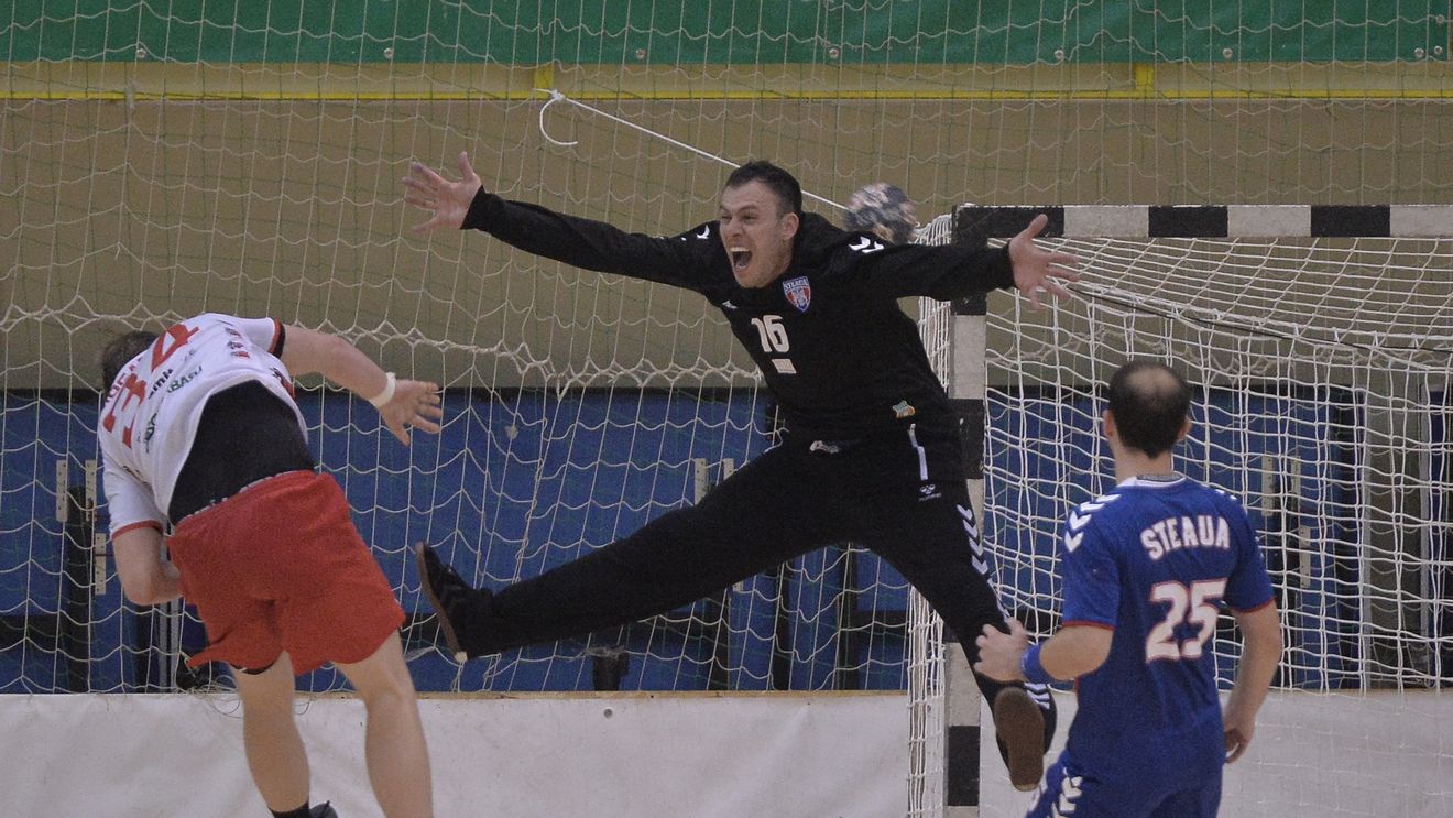 Meciul Steaua - Dinamo al suporterilor s-a încheiat cu ... evacuare! Meciul de handbal s-a terminat cu calificarea steliștilor în finala Cupei României