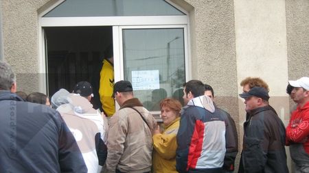 Brașovenii au luat cu asalt casele de bilete înainte de meciul cu Steaua! VEZI AICI FOTO!