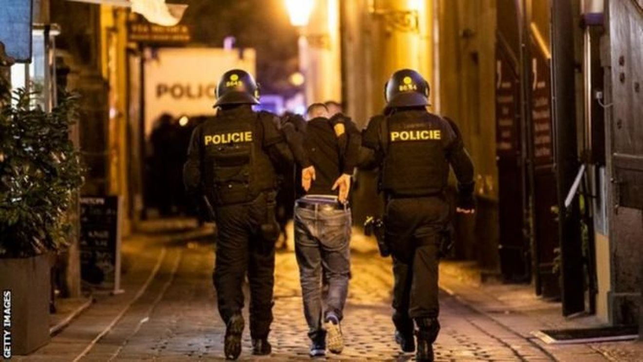 Poliţia din Praga a arestat 14 fani englezi după meciul Anglia – Cehia, din preliminariile Euro 2020