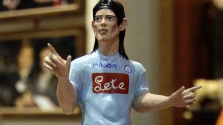 SUPERFOTO Napoli îl "reinventează" pe Maradona!** Un gol cât 20 de milioane pentru noul idol de pe San Paolo