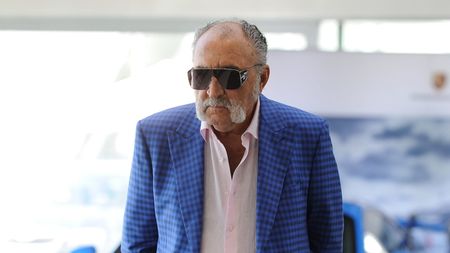 Ion Țiriac a vrut să construiască, din banii lui, o nouă Sală Polivalentă, cu zeci de milioane de euro și 15.000 de locuri. Miliardarul a abandonat proiectul, din cauza birocrației, iar primarul Nicușor Dan face acum anunțul: „Vom construi una, ca în vest, de 7.000 de locuri”