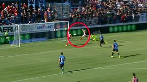 FOTO | Una dintre cele mai mari ratări ale campionatului. Cum a tras un jucător de Dinamo din această poziție