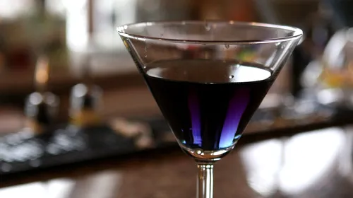 FOTO** Poli va avea propriul cocktail: „Flacăra violet”! :)