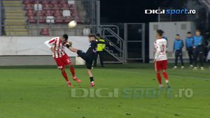 Ce prostie a făcut tânărul titularizat de Gigi Becali în UTA - FCSB! Arbitrul i-a arătat cartonașul roșu pentru un gest inconștient