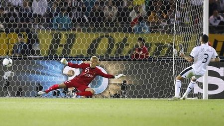 Știați că... Fotbaliștii "pitici" șutează mai puternic? ** Sau că un jucător se află în posesia mingii doar 2% din timpul efectiv de joc? Cele mai TARI cifre