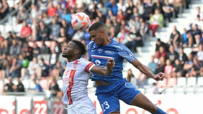 Primul transfer pe care Dinamo București îl negociază în această vară: Leandro Morante, un fundaș central din a treia ligă din Franța! E dorit și de două cluburi din Ligue 1 | EXCLUSIV
