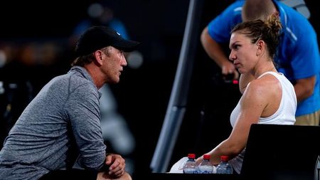 Simona Halep s-a enervat, iar Darren Cahill a taxat-o: „Poate că mă aflu la 14.298 de km distanţă, dar..." | VIDEO