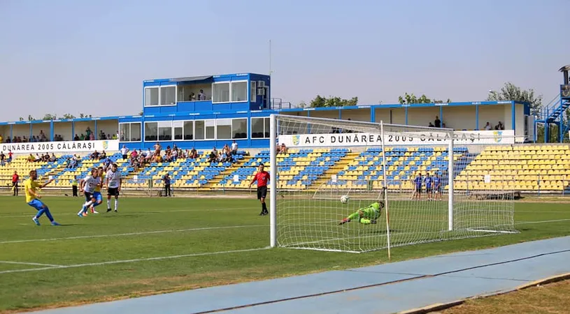 Stadionul din Călărași va beneficia în curând de nocturnă. Lucrările continuă, iar primul stâlp al instalației a fost montat | FOTO și VIDEO