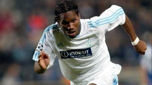 FOTO | Mesaj dur al galeriei lui O.M pentru Drogba: "Nu-ți mai plânge de milă și du-te înapoi în China!"