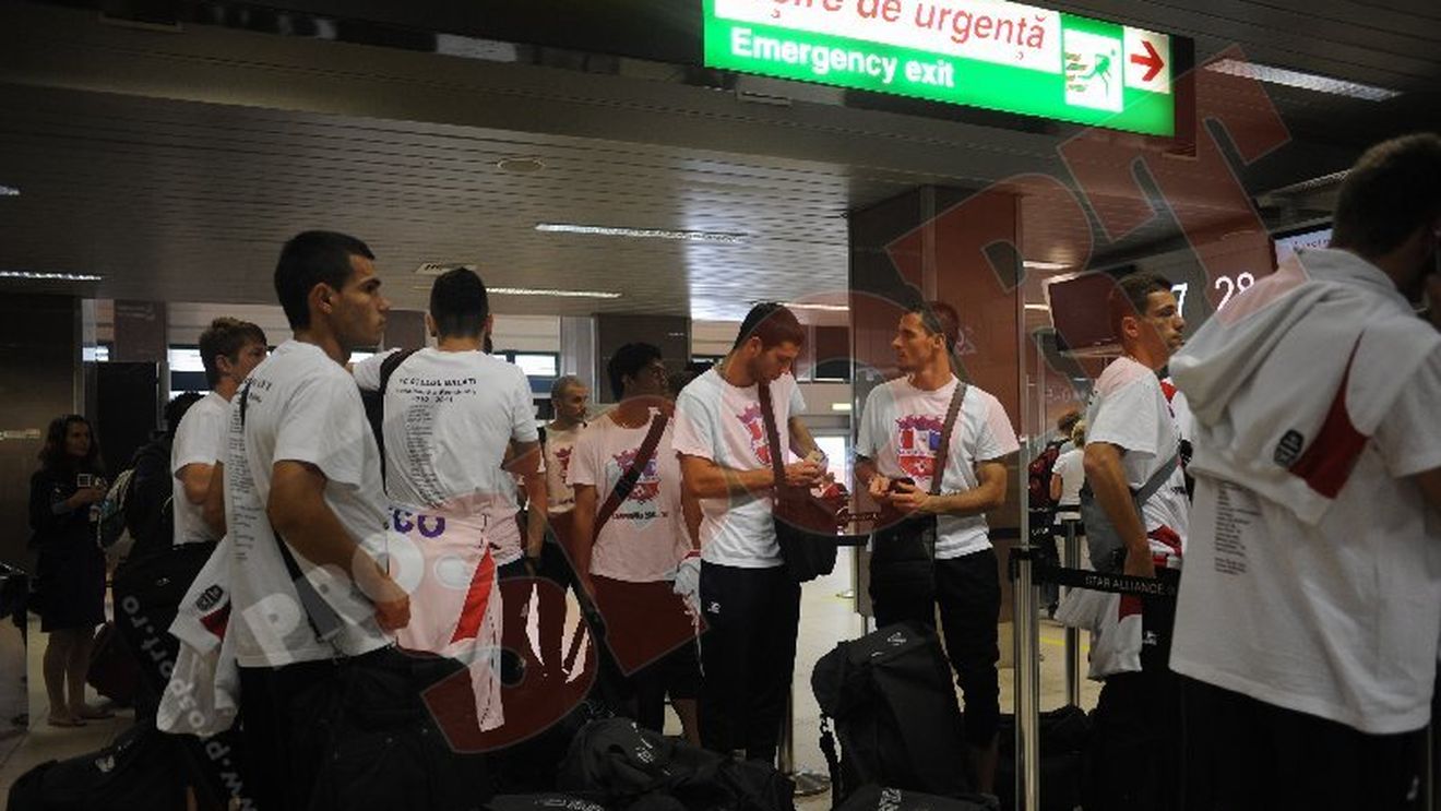 FOTO **Jucătorii Oțelului, împărțiți în două grupuri pentru a ajunge în Germania