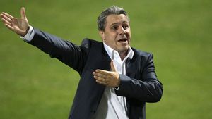 Marius Șumudică a anulat cantonamentul echipei din Poiana Brașov: "Mai bine ne pregătim la baza proprie!"** Ce amicale vor disputa "stegarii"