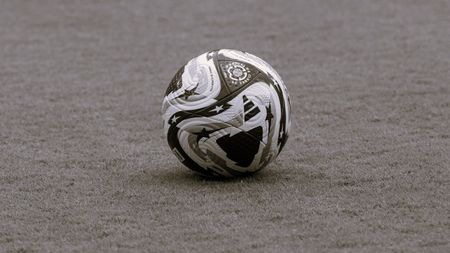 Dramă în fotbalul european! Jucătorul de 19 ani a murit după ce a căzut pe teren și a rămas inconștient: cauza decesului e necunoscută!