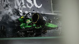 Accident terifiant în Formula 1: a intrat cu 339 km/h în parapet, iar monopostul s-a făcut bucăți!