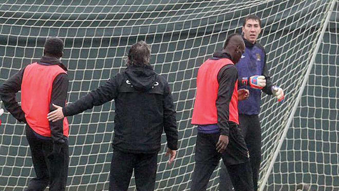 Balotelli a șocat din nou la antrenamentele lui City!** FOTO Italianul a comis-o iar: "E extra-special"