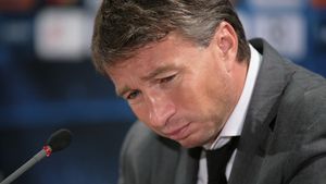 Dan Petrescu: **"Orice jucător de la Unirea e de vânzare!"