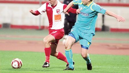 Cu trei echipe în Ligă?