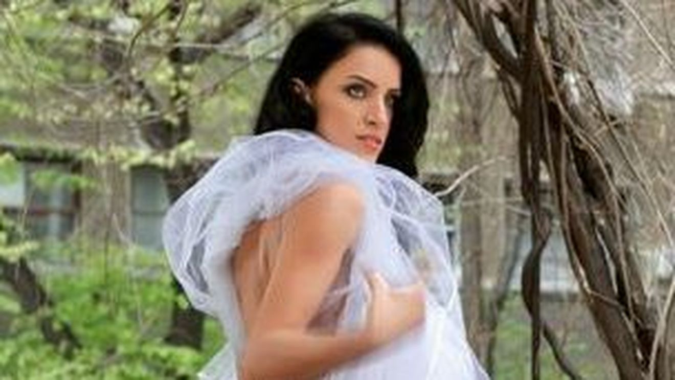 Victoria Beckham de România: Adelina Pestrițu a ajuns iubită de fotbalist!** VEZI cine o ține în brațe pe focoasa brunetă