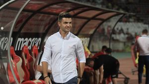 Primul meci fără gol primit i-a dat curaj: "Îl invit pe Cornel Dinu la antrenamente să ne învețe șotronul". Bratu, discurs "full option". Puștiul care "a jucat formidabil", de ce stă două minute în vestiar la pauză și antrenorul român care-l ajută: "E exemplul meu!"