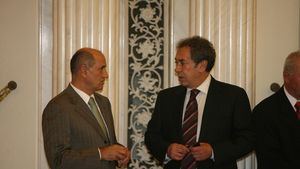 Meciul lor! Copos: "Frișca e a noastră, blatul e al vostru!" / Badea: "Rămâne un clovn banal, cu ironii primitive!"