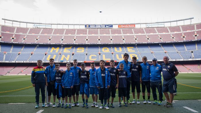 REPORTAJ | Români în La Masia: Copiii au intrat pe mâinile antrenorilor din celebra academia a Barcelonei. Inițiere, pregătire și o replică genială a lui Belodedici: "Jeane, vezi că te opresc ăștia aici!". Contra și Craioveanu, în vestiarul de pe Camp Nou 
