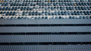 E gata parcul fotovoltaic pe care chinezii l-au preluat de la firma unde a fost acționar Bogdan Stelea și care a fost vândută pe milioane bune de euro