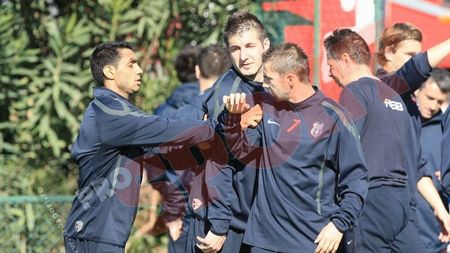 FOTO** Cum se bat Bănel Nicoliță și Janos Szekely pentru postul de titular la Steaua:)