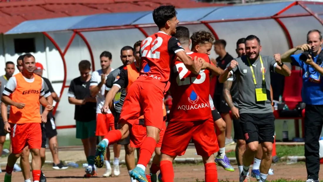 ACSM Reșița câștigă după trei meciuri în Liga 2, dar în urma unui penalty controversat de care a beneficiat în minutul 86. Flavius Stoican: ”Victorie muncită, importantă pentru moral”