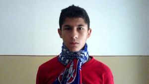 Fanii dinamoviști cer excluderea juniorului care e ultras stelist:** "Zici că e Balotelli"