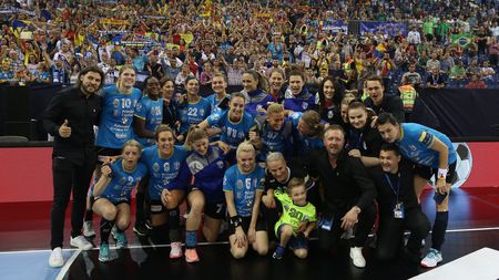 CSM București, campioană cu "acte în regulă"! Cel puțin patru jucătoare pleacă sigur de la formația bucureșteană. Gullden, despărțire cu lacrimi. Patru handbaliste au fost prezente la toate cele patru titluri