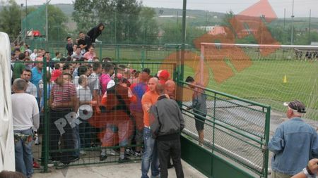 Reunire cu scandal la "U"! FOTO** Suporterii „alb-negrilor" sunt supărați pe situația echipei! Ultimele noutăți din lotul "șepcilor roșii"