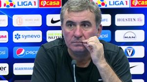 Nu Edi Iordănescu a inventat „clauza tăcerii” în Liga 1. Cum i-a închis gura Hagi unui jucător. „Plăteam 100.000 de euro dacă vorbeam de rău”