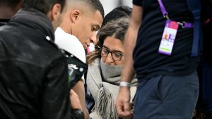 Kylian Mbappe, trădat de gestul mamei sale! Ce decizie a luat între a rămâne la PSG sau a pleca gratis la Real Madrid