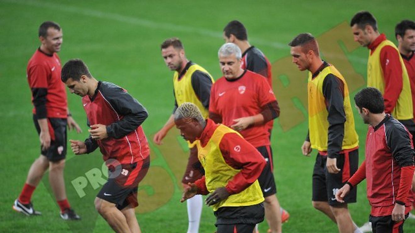 FOTO** SURPRIZĂ‚ la antrenamentul lui Dinamo înainte de finala Cupei! Un miliardar român s-a întreținut cu acționarii "câinilor"