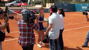 Sorana Cîrstea a împlinit 21 de ani!** Vezi ce cadou a primit de la Conchita Martinez!