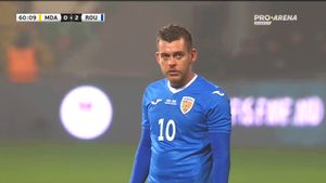 Execuția de număr 10 a lui Alexandru Cicâldău! Fotbalistul român l-a învins cu un șut perfect pe portarul Moldovei