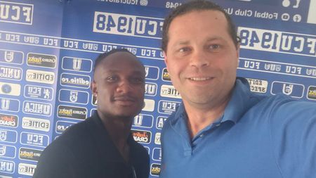 Coșmarul lui Moses Abbey s-a terminat. Jucătorul ghanez a revenit la FC U Craiova după ce părăsise România în urmă cu 11 luni! EXCLUSIV