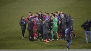 După meciul cu Dinamo, Reghecampf i-a certat pe Popa, Stanciu și Gardoș. Tătărușanu a fost cu greu potolit de către antrenor