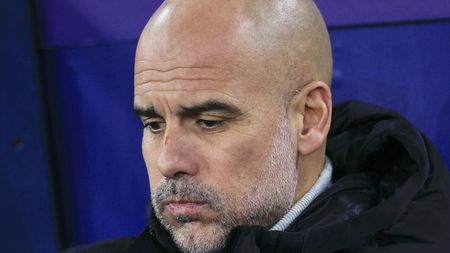 Pep Guardiola a apărut plin de zgârieturi și cu sânge pe față la conferința de presă, după Manchester City - Feyenoord 3-3! Ce explicații le-a dat jurnaliștilor