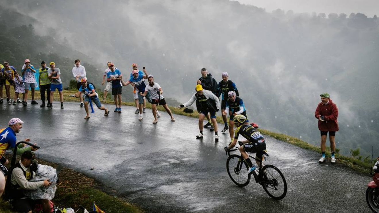 Turul Franței 2019 | Simon Yates a câștigat pe cățărarea de la Prat d'Albis, dar Pinot a fost cel mai puternic om din Pirinei. Liderul a suferit, diferențele de timp au mai scăzut în clasamentul general