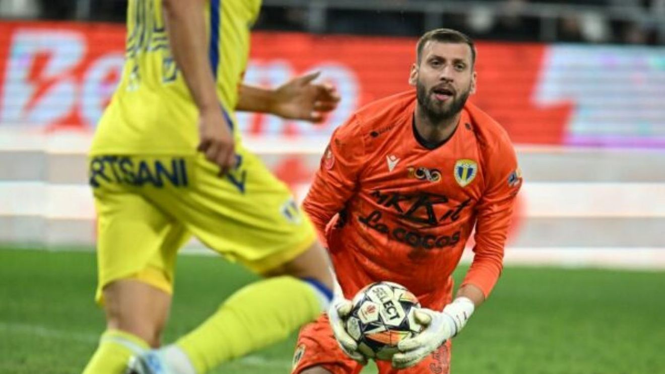 Scene şocante la Petrolul - Rapid 0-2. Zima a sărit la bătaie cu un rival