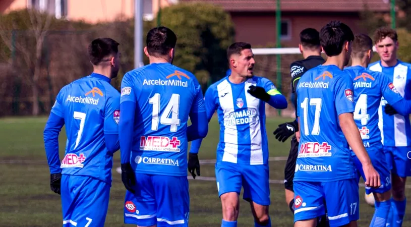 Corvinul Hunedoara, gata de reluarea Ligii 2. Florin Maxim atacă play-off-ul: ”Trebuie să ne clasăm în primele şase”