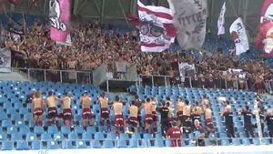 Imaginile care vor face înconjurul României: jucătorii Rapidului, dezbrăcați de tricouri, în galerie! FOTO&VIDEO