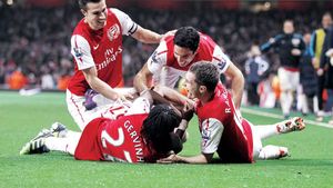 "Tunari" pe final!** Echipa lui Wenger uimește Premier League cu revenirile sale 