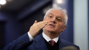 "Poate Mircea Sandu va înțelege că trebuie să expună lucrurile astea la FIFA și UEFA".** Reacția lui Dragomir după ce Crăciunescu a câștigat procesul cu FRF