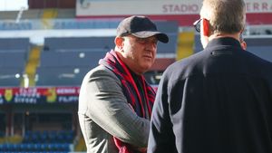 E oficial! Dan Șucu a dat primele lovituri la Genoa, din postura de președinte: a adus doi români!