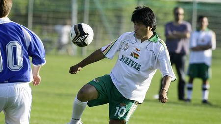 Evo Morales, președintele Boliviei, a semnat un contract cu un club de primă ligă