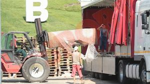 Primele tiruri cu NOUL gazon de pe "Național Arena" au ajuns în țară!** Ce AVERTISMENT au dat specialiștii