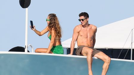 Robert Lewandowski a luat decizia! Polonezul, întâlnire-șoc cu Xavi în vacanța de la Ibiza. Spaniolii au aflat totul: „Îmi doresc foarte mult asta!”