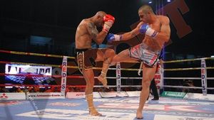 Patru piramide și primul titlu de kickboxing profesionist din România la gala  "Bodyguard - Forțe Speciale" de la Târgu Jiu